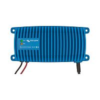 Victron Blue Smart IP67 Charger 24V/8A на белом фоне