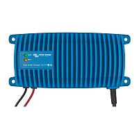 Victron Blue Smart IP67 Charger 12V/17A на белом фоне