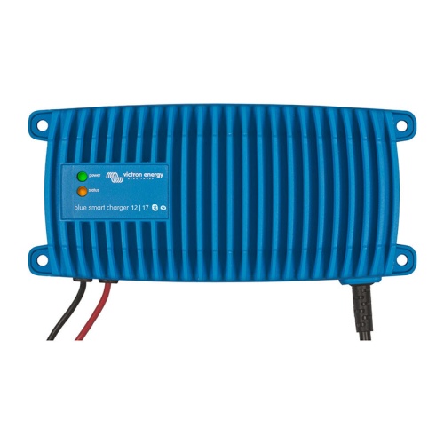 Victron Blue Smart IP67 Charger 12V/17A на белом фоне