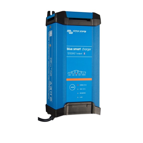 Victron Blue Smart IP22 Charger 12V/20A (1) на белом фоне