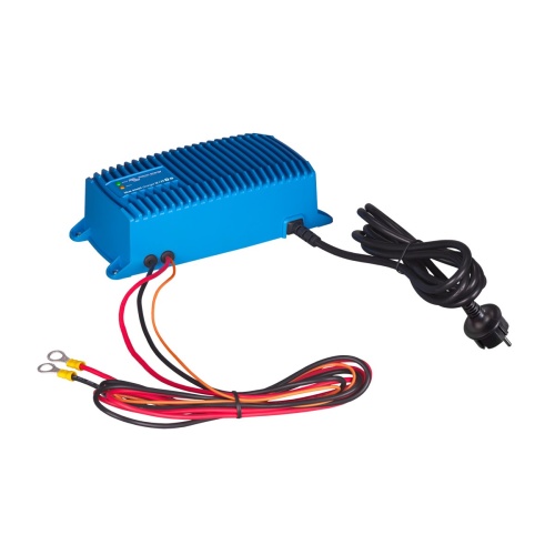 Victron Blue Smart IP67 Charger 12V/25A на белом фоне