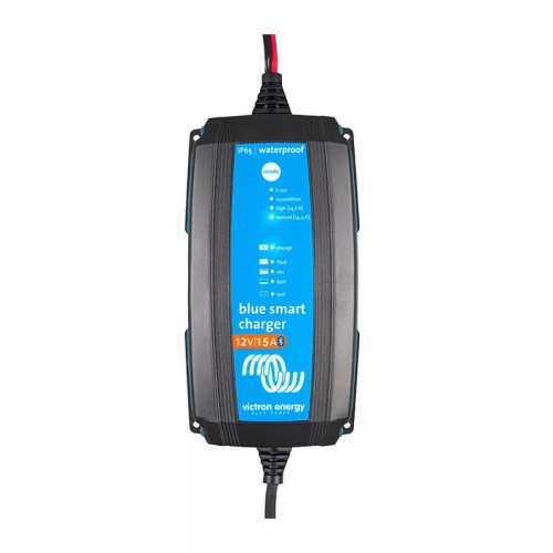 Victron Blue Smart IP65 Charger 12V/15A на белом фоне
